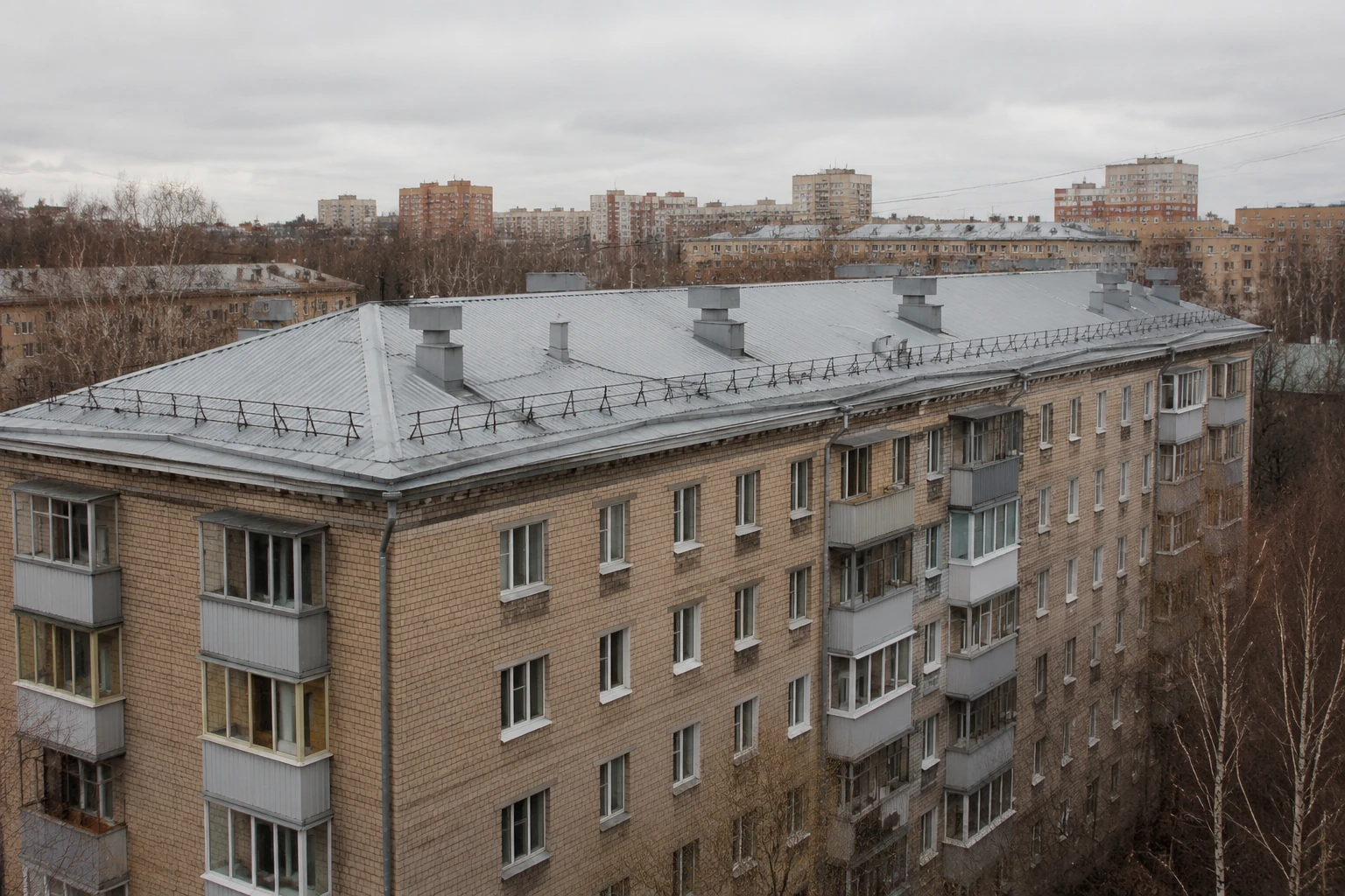 Ремонт крыши зимой: что можно делать безопасно, а что лучше отложить